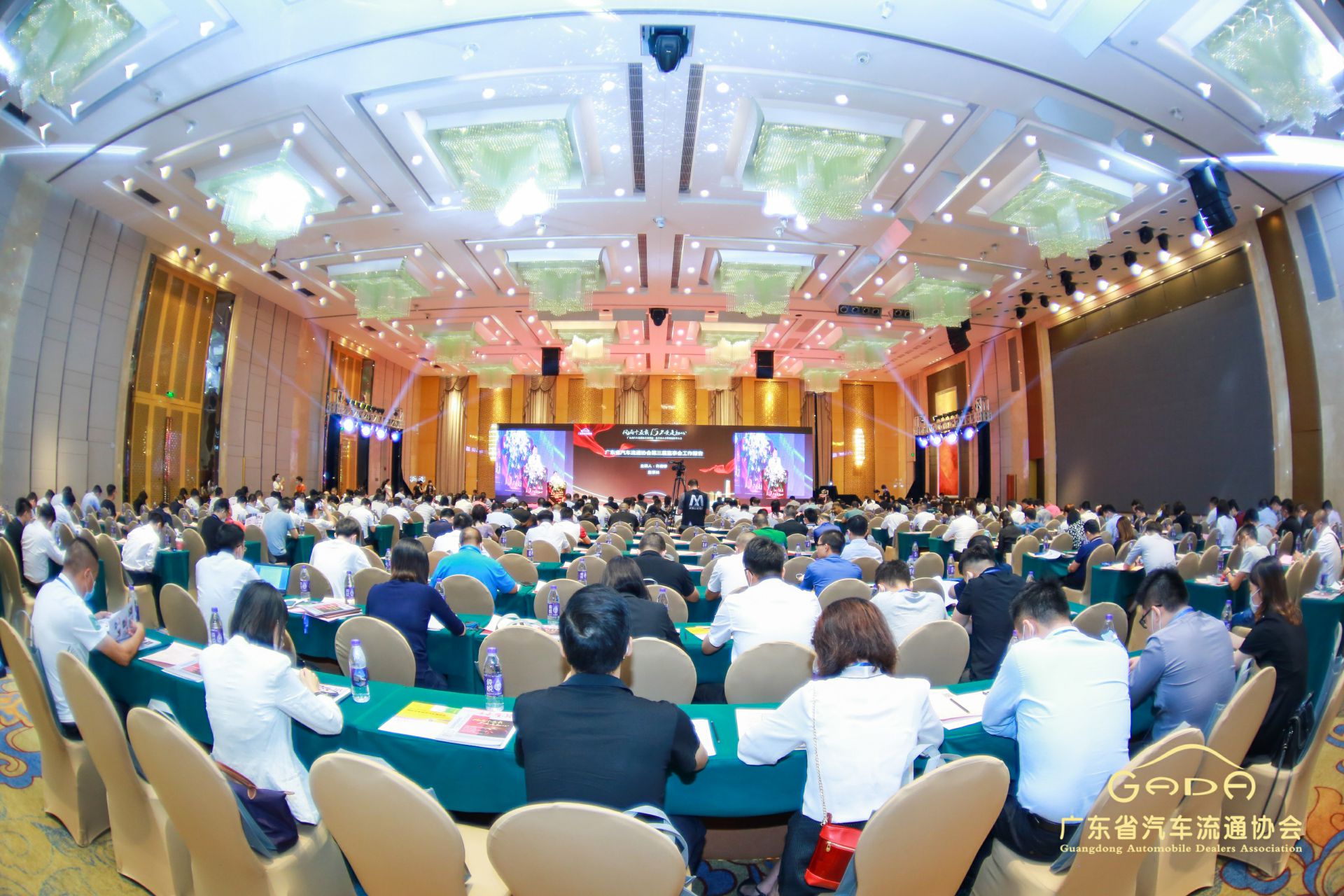 喜报丨星空平台-星空(中国)一站式服务平台“包揽”省汽车流通行业颁奖礼53项大奖(图1)