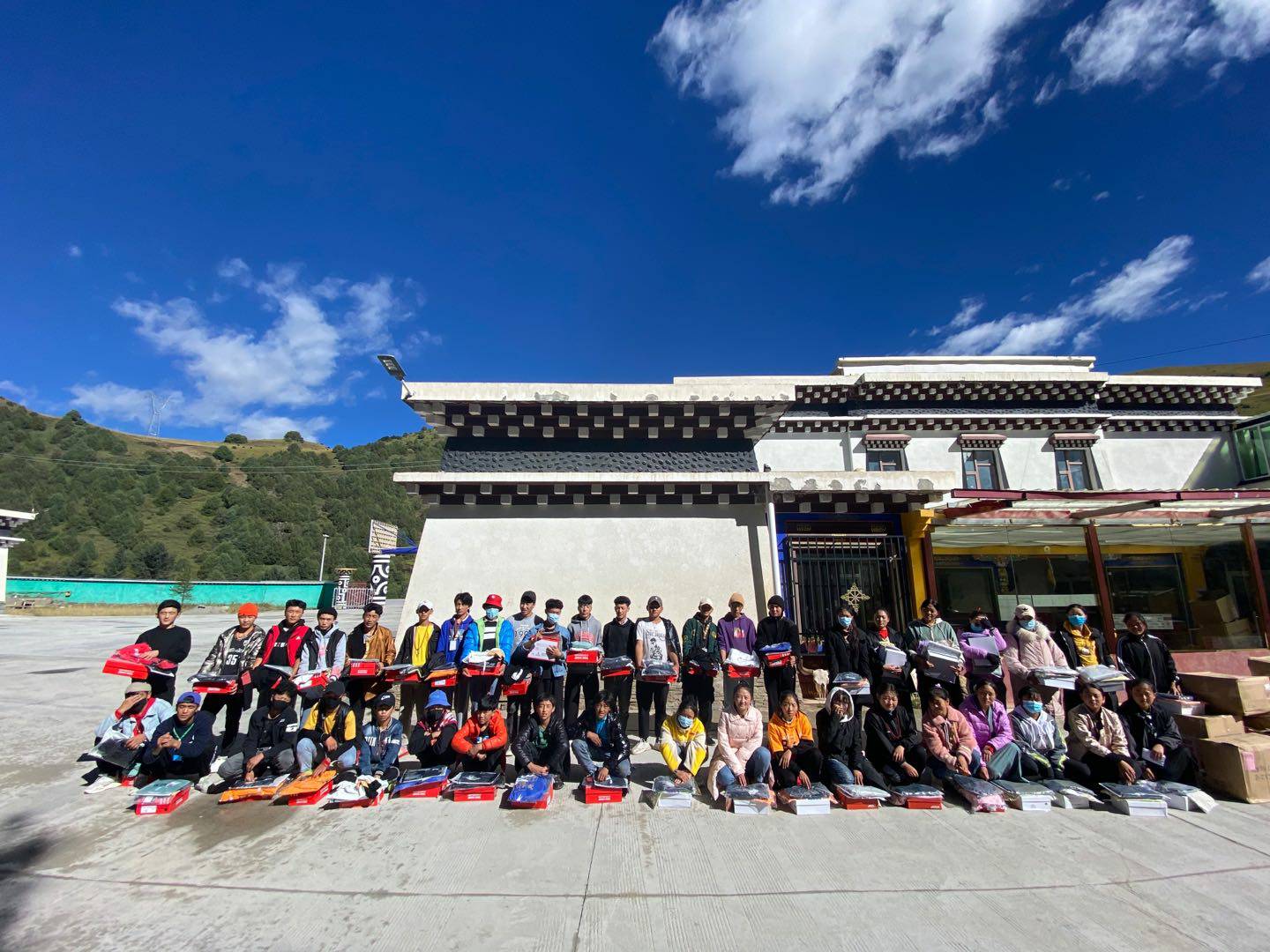 星空平台-星空(中国)一站式服务平台公益回顾丨家国同欢月同圆 温暖满载甘孜州(图8) 星空平台-星空(中国)一站式服务平台公益回顾丨家国同欢月同圆 温暖满载甘孜州(图8)